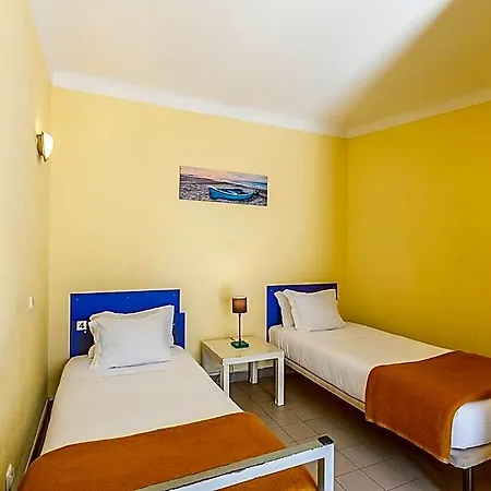 Hi - De Juventude Hostel Lagos